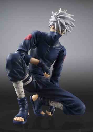 Naruto Shippuden - Hatake Kakashi - Pakkun - G.E.M. - Ver. 2 (MegaHouse), Release Date: 02. Mar 2015, Dimensions: H=240 mm (9.36 in), Nippon Figures