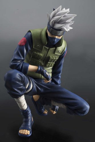 Naruto Shippuden - Hatake Kakashi - Pakkun - G.E.M. - Ver. 2 (MegaHouse), Release Date: 02. Mar 2015, Dimensions: H=240 mm (9.36 in), Nippon Figures