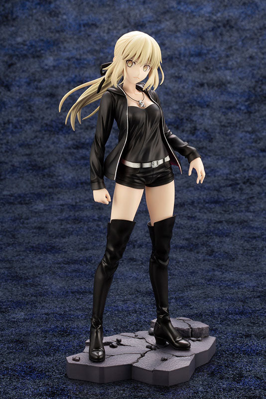 "Fate/Grand Order - Altria Pendragon - 1/7 - Saber Alter - Casual ver. - 2024 Re-release (Kotobukiya), Franchise: Fate/Grand Order, Brand: Kotobukiya, Release Date: 30. Apr 2024, Dimensions: H=240mm (9.36in, 1:1=1.68m), Scale: 1/7, Store Name: Nippon Figures"