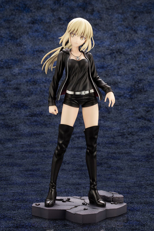 "Fate/Grand Order - Altria Pendragon - 1/7 - Saber Alter - Casual ver. - 2024 Re-release (Kotobukiya), Franchise: Fate/Grand Order, Brand: Kotobukiya, Release Date: 30. Apr 2024, Dimensions: H=240mm (9.36in, 1:1=1.68m), Scale: 1/7, Store Name: Nippon Figures"