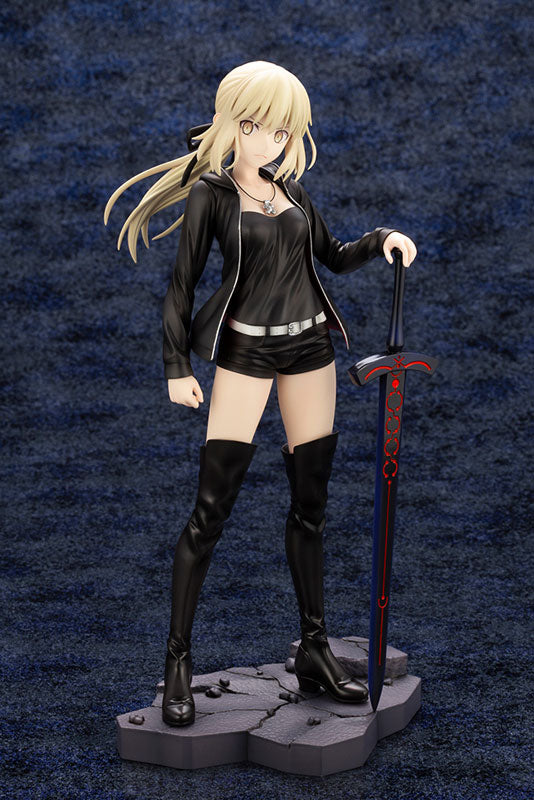 "Fate/Grand Order - Altria Pendragon - 1/7 - Saber Alter - Casual ver. - 2024 Re-release (Kotobukiya), Franchise: Fate/Grand Order, Brand: Kotobukiya, Release Date: 30. Apr 2024, Dimensions: H=240mm (9.36in, 1:1=1.68m), Scale: 1/7, Store Name: Nippon Figures"