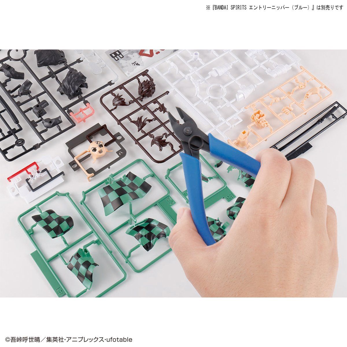 Demon Slayer - Kamado Tanjiro - Kimetsu no Yaiba Model Kit (Bandai), Non-articulated model of Tanjiro wielding Nichirin sword, includes face parts using "insert molding" technique, pre-painted haori part, Nichirin sword, stickers, and instruction manual. Franchise: Demon Slayer, Brand: Bandai, Release Date: 2020-12-19, Type: Model Kit. Sold at Nippon Figures.