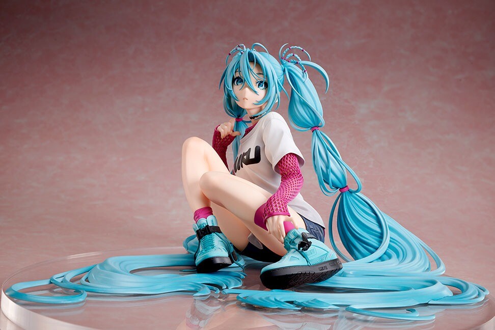 "Hatsune Miku 1/4 The Latest Street Style 'Cute' by Stronger", Franchise: Vocaloid, Brand: Stronger, Release Date: 31. Dec 2024, Type: General, Dimensions: H=170mm (6.63in, 1:1=0.68m), Scale: 1/4, Store Name: Nippon Figures