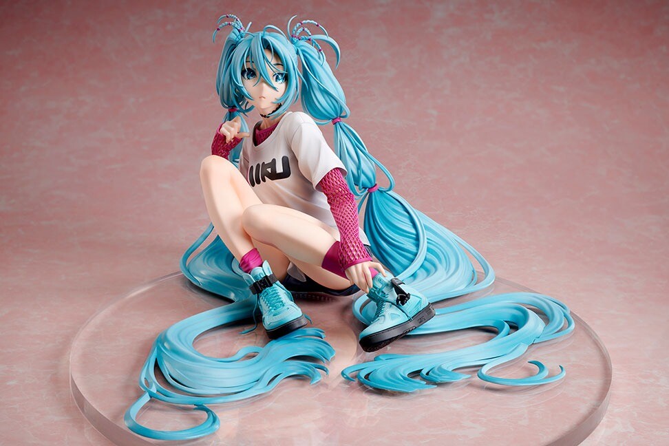 "Hatsune Miku 1/4 The Latest Street Style 'Cute' by Stronger", Franchise: Vocaloid, Brand: Stronger, Release Date: 31. Dec 2024, Type: General, Dimensions: H=170mm (6.63in, 1:1=0.68m), Scale: 1/4, Store Name: Nippon Figures
