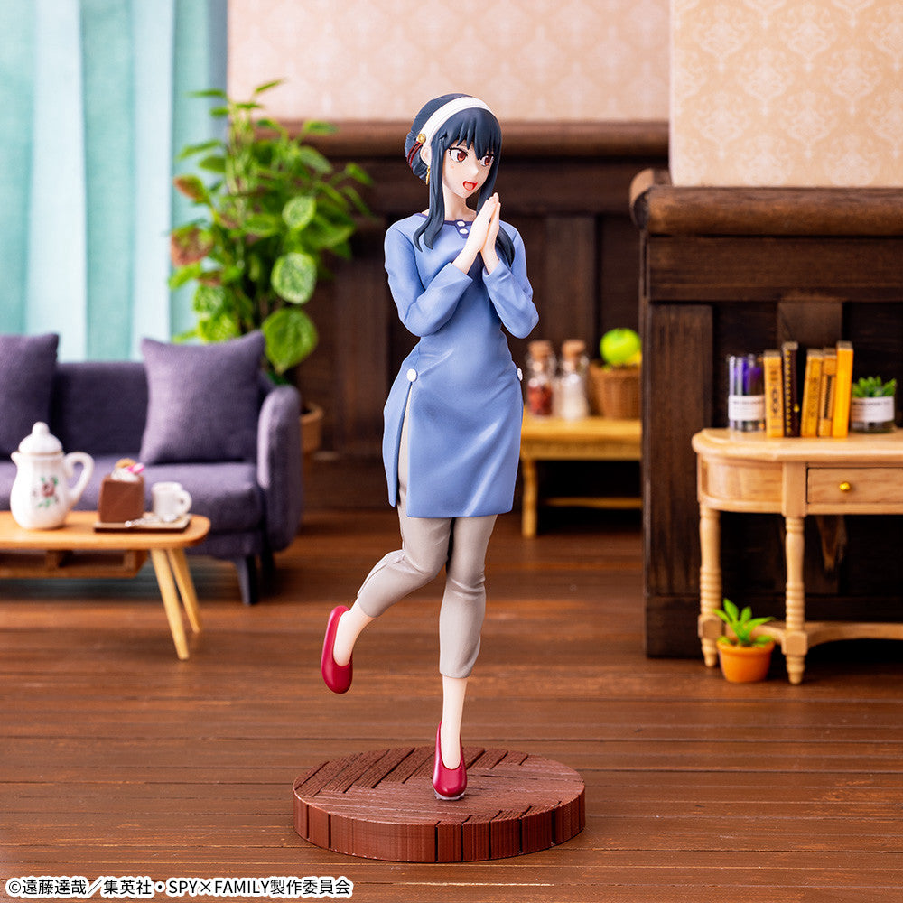 Spy x Family - Yor Forger - Luminasta (SEGA), intricately detailed figure inspired by the Season 1 second cour ending theme of the anime SPY×FAMILY, featuring a living room-themed base and designed to be displayed alongside Loid Forger and Anya Forger figures, available at Nippon Figures.