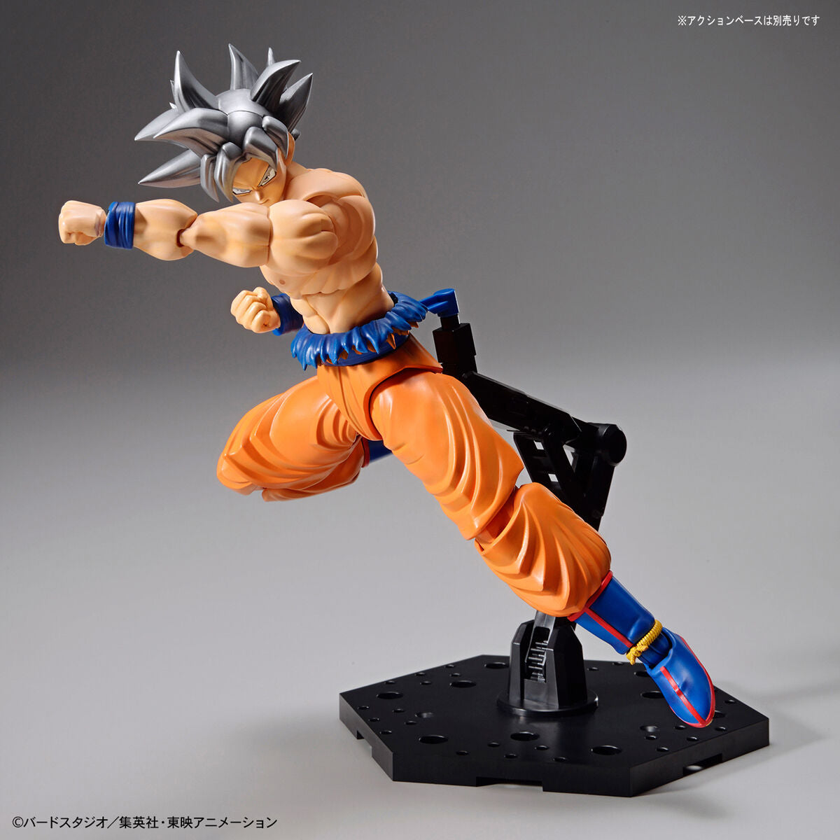Dragon Ball - Ultra Instinct Goku - Figure-rise Standard Model Kit (Bandai), Featuring Son Goku in his ultimate form "Ultra Instinct" with torn gi, silver hair, and intense facial expressions, includes various parts for customization, from Nippon Figures