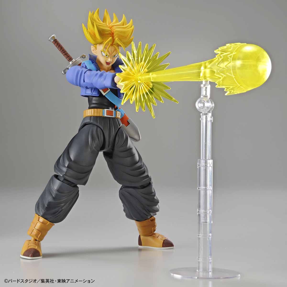 Dragon Ball - Super Saiyan Trunks - Figure-rise Standard Model Kit, Includes two head parts for Trunks in normal and Super Saiyan states, effect parts for Burning Attack and Shining Slash, iconic sword, and various hand parts. Compatible with Figure-rise Mechanics Trunks' Time Machine. From Bandai. Available at Nippon Figures.