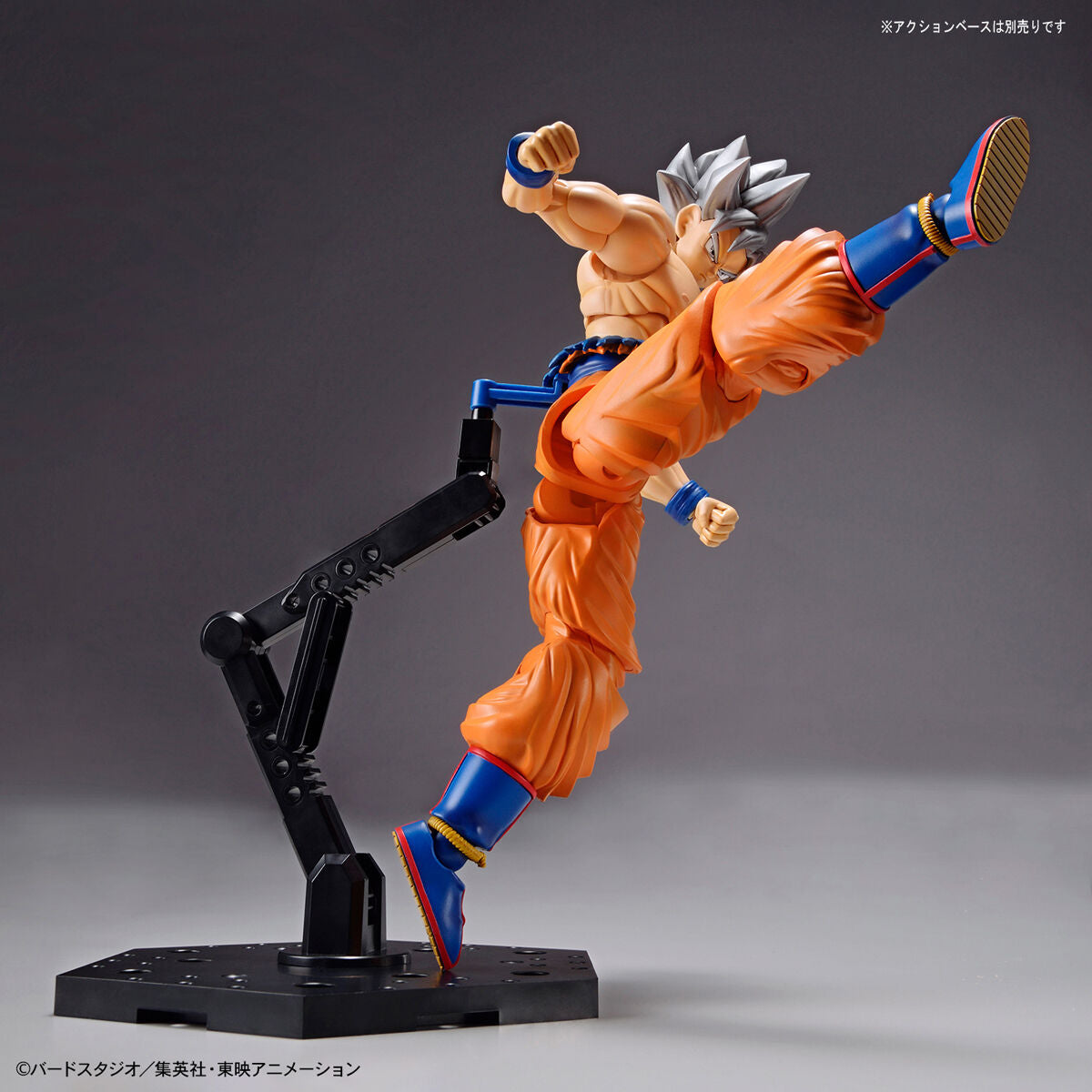 Dragon Ball - Ultra Instinct Goku - Figure-rise Standard Model Kit (Bandai), Featuring Son Goku in his ultimate form "Ultra Instinct" with torn gi, silver hair, and intense facial expressions, includes various parts for customization, from Nippon Figures
