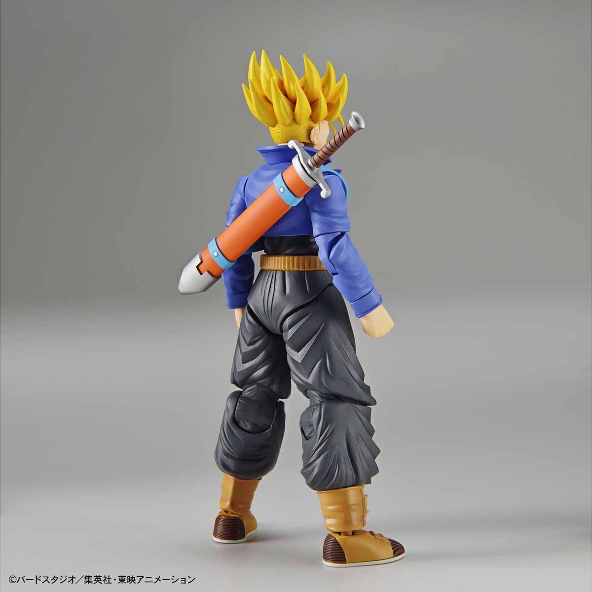 Dragon Ball - Super Saiyan Trunks - Figure-rise Standard Model Kit, Includes two head parts for Trunks in normal and Super Saiyan states, effect parts for Burning Attack and Shining Slash, iconic sword, and various hand parts. Compatible with Figure-rise Mechanics Trunks' Time Machine. From Bandai. Available at Nippon Figures.