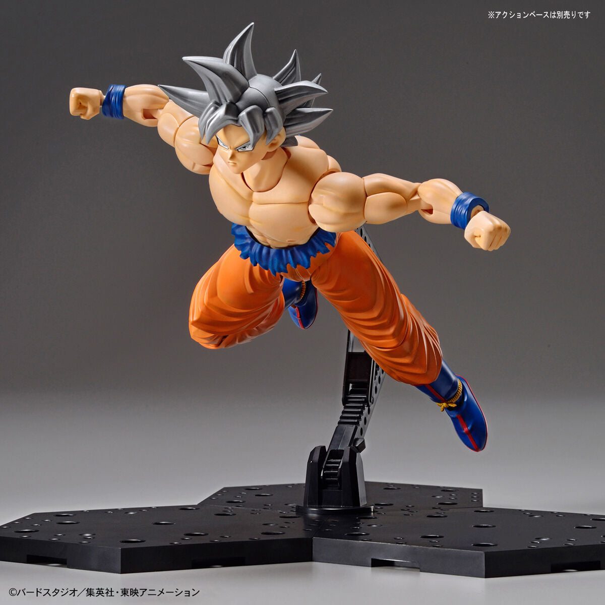 Dragon Ball - Ultra Instinct Goku - Figure-rise Standard Model Kit (Bandai), Featuring Son Goku in his ultimate form "Ultra Instinct" with torn gi, silver hair, and intense facial expressions, includes various parts for customization, from Nippon Figures