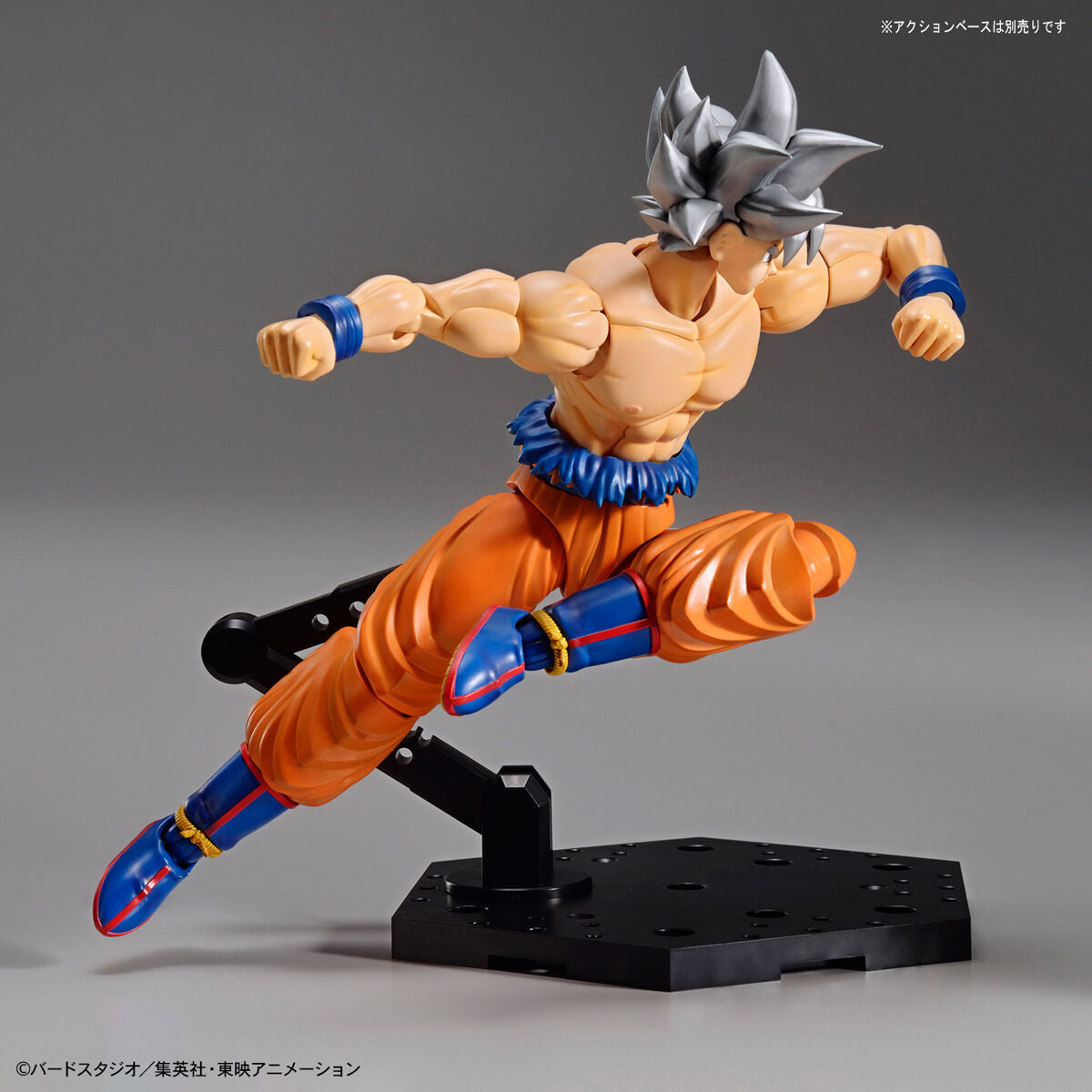 Dragon Ball - Ultra Instinct Goku - Figure-rise Standard Model Kit (Bandai), Featuring Son Goku in his ultimate form "Ultra Instinct" with torn gi, silver hair, and intense facial expressions, includes various parts for customization, from Nippon Figures