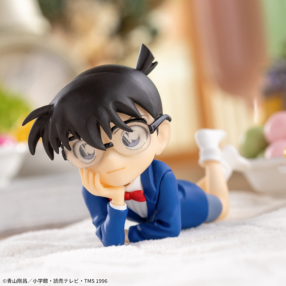 Detective Conan - Edogawa Conan - Premium Chokonose Figure (SEGA), featuring Conan in a cute, reclining pose with his chin resting on his hands, part of SEGA's Premium Chokonose lineup, dimensions approx. 4×6cm, release date 10.June 2024, available at Nippon Figures.