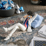 Detective Conan - Kaito Kid - Premium Chokonose Figure (SEGA), featuring Kaito Kid in a relaxed pose on a cushion, part of SEGA's Premium Chokonose lineup, dimensions approx. 8×7cm, release date 17.June 2024, available at Nippon Figures.