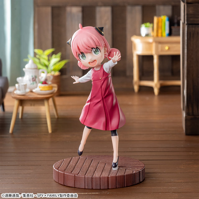 Spy x Family - Anya Forger - Luminasta (SEGA), intricately detailed figure inspired by the Season 1 second cour ending theme, designed to be displayed with Loid and Yor Forger figures, featuring a living room motif base, dimensions approx. 7×14.5cm, release date 07.June 2024, available at Nippon Figures.