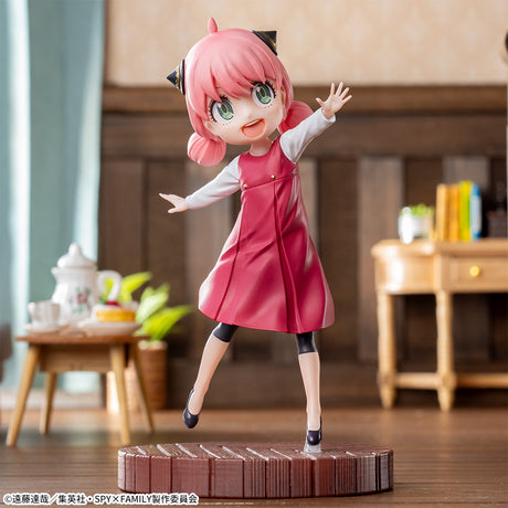 Spy x Family - Anya Forger - Luminasta (SEGA), intricately detailed figure inspired by the Season 1 second cour ending theme, designed to be displayed with Loid and Yor Forger figures, featuring a living room motif base, dimensions approx. 7×14.5cm, release date 07.June 2024, available at Nippon Figures.