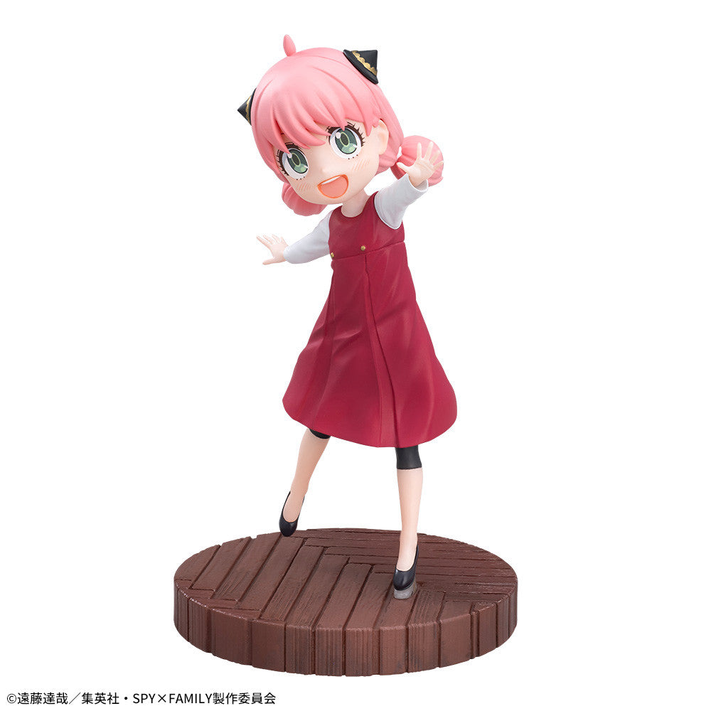 Spy x Family - Anya Forger - Luminasta (SEGA), intricately detailed figure inspired by the Season 1 second cour ending theme, designed to be displayed with Loid and Yor Forger figures, featuring a living room motif base, dimensions approx. 7×14.5cm, release date 07.June 2024, available at Nippon Figures.