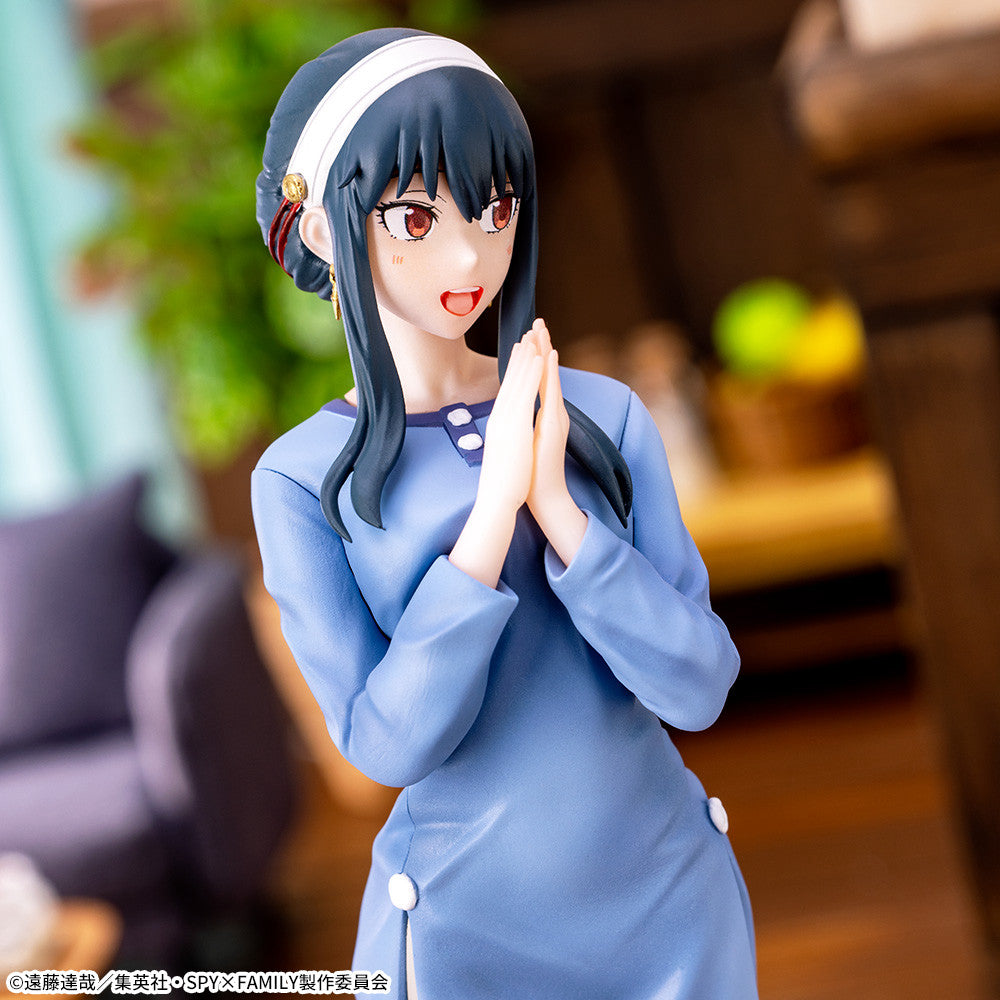 Spy x Family - Yor Forger - Luminasta (SEGA), intricately detailed figure inspired by the Season 1 second cour ending theme of the anime SPY×FAMILY, featuring a living room-themed base and designed to be displayed alongside Loid Forger and Anya Forger figures, available at Nippon Figures.