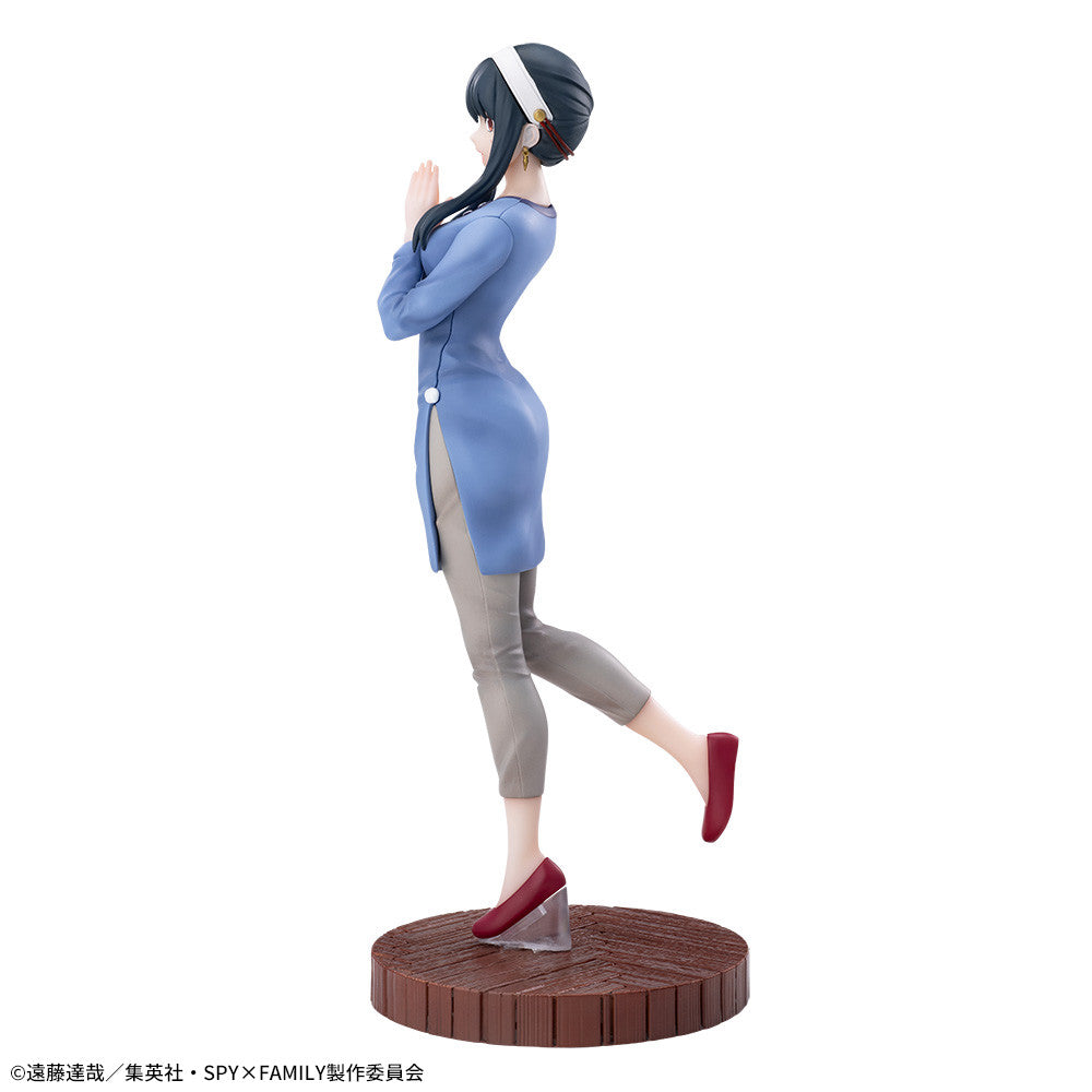 Spy x Family - Yor Forger - Luminasta (SEGA), intricately detailed figure inspired by the Season 1 second cour ending theme of the anime SPY×FAMILY, featuring a living room-themed base and designed to be displayed alongside Loid Forger and Anya Forger figures, available at Nippon Figures.