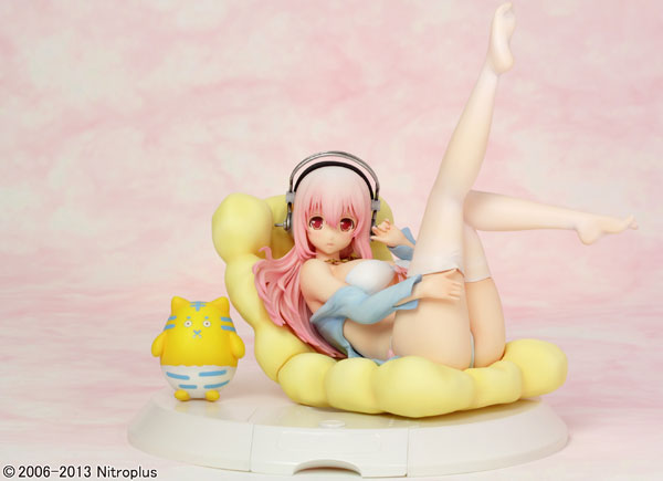 Nitro Super Sonic - Sonico - Voice Collection - 1/7 - Bikini & Sofa ver. (Griffon Enterprises), Franchise: Nitro Super Sonic, Brand: Griffon Enterprises, Release Date: 29. Nov 2013, Type: General, Dimensions: H=150 mm (5.85 in), Scale: 1/7, Material: PVC, Store Name: Nippon Figures